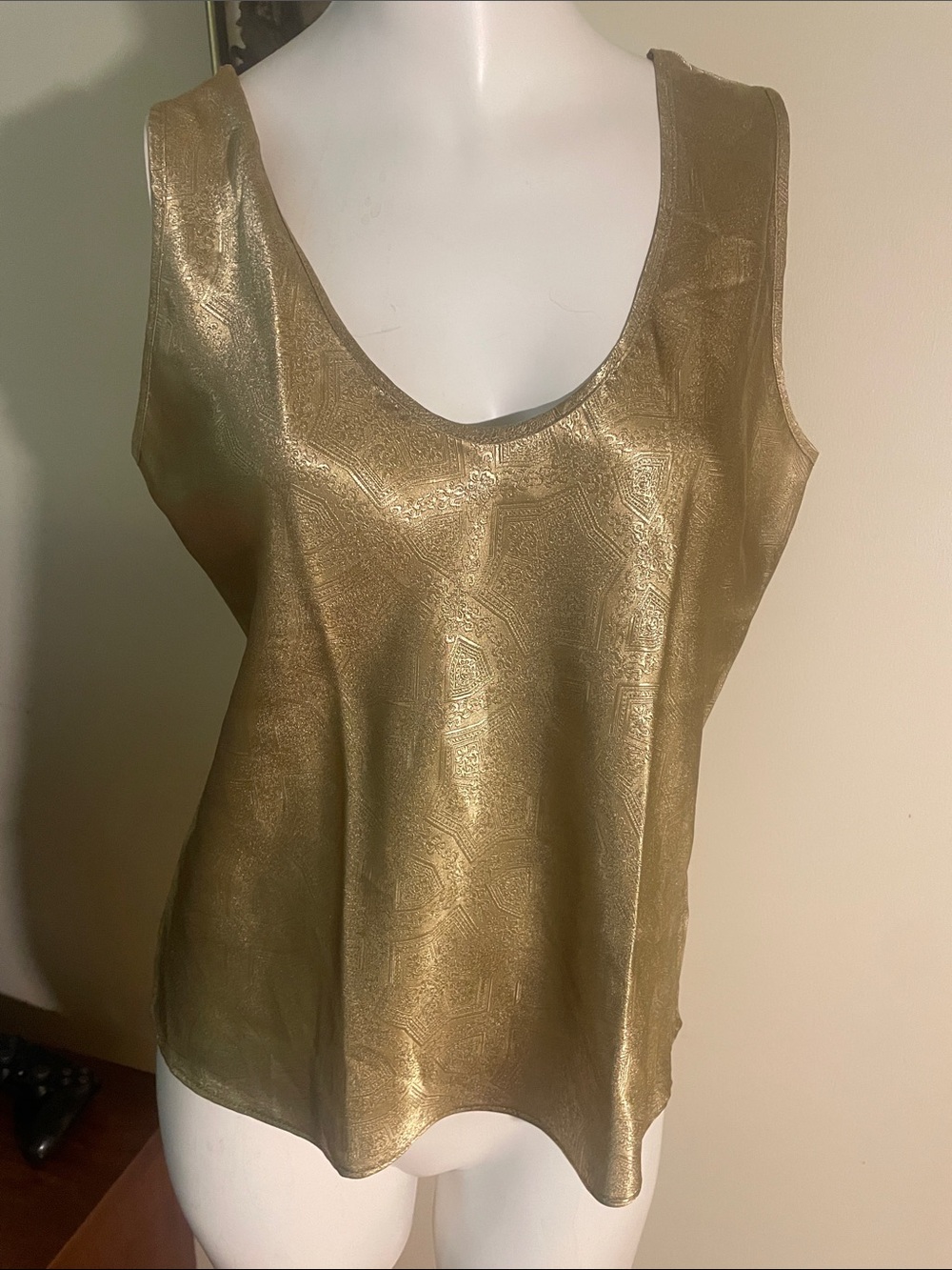 Vintage Escapades Gold Printed Sleeveless Scoop Neck Tank Top Camisole